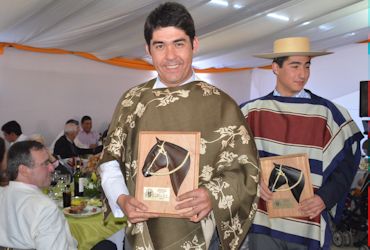 Víctor Vergara: Me siento orgulloso por este premio que me otorgó la Asociación Santiago