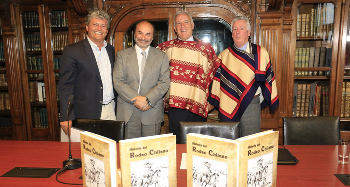 El primer tomo del libro Historia del Rodeo Chileno fue lanzado oficialmente