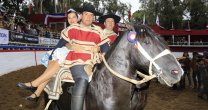 Bozo y Krause tuvieron sólida actuación en las quinchas y bailaron cueca en Pemuco Bozo y Krause tuvieron sólida actuación en las quinchas y bailaron cueca en Pemuco