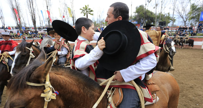 Rodeo Padre e Hijo puso broche de oro a la Semana de la Chilenidad