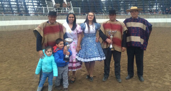 Doña Dominga festejó en San Fernando de la mano de Luis Huenchul y Nicolás Cardemil