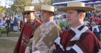 Jurados de la Exposición Nacional analizaron al Lindo Chico y la Costurera Jurados de la Exposición Nacional analizaron al Lindo Chico y la Costurera