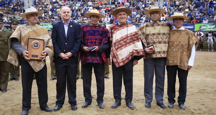 Eduardo Tamayo, Manuel Recart e Ives Richasse fueron homenajeados en la Serie Potros
