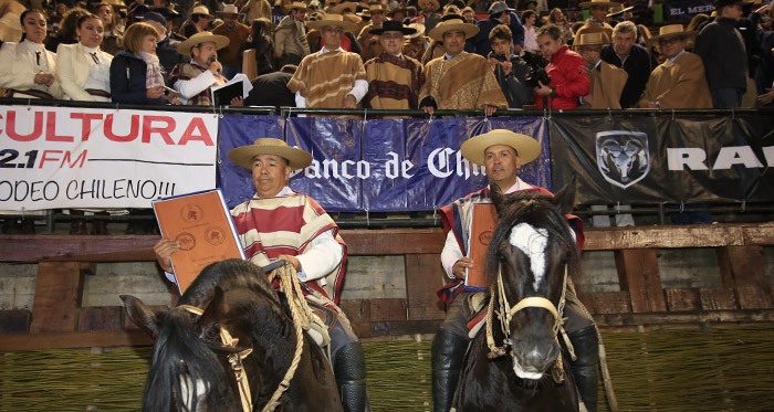 Los Hernández fueron dueños absolutos de la Serie Potros "15 años de CaballoyRodeo"