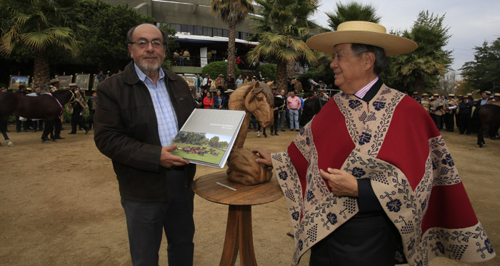 Vicente Pérez presentó su nuevo libro 