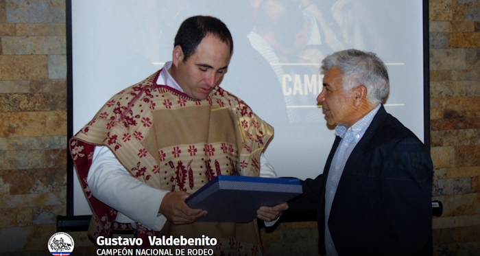 Peleco recibió un caluroso homenaje de la Asociación Malleco