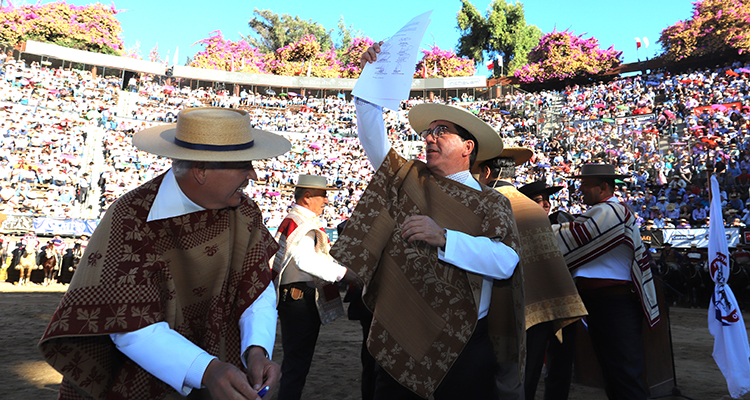 Medialuna Monumental presenció histórica firma del convenio que creó la Confederación del Rodeo