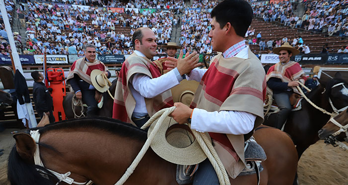 Cardemil y Castro brillaron con las mantas de Doña Dominga hasta el cuarto toro de la Final
