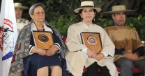 Ana Luisa Carrera y María Fuentes Bustamante fueron premiadas por sus trayectorias como artesanas Ana Luisa Carrera y María Fuentes Bustamante fueron premiadas por sus trayectorias como artesanas