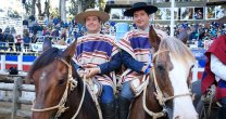 Solís y Flores aprovecharon su calidad de anfitriones y festejaron en Comalle Solís y Flores aprovecharon su calidad de anfitriones y festejaron en Comalle
