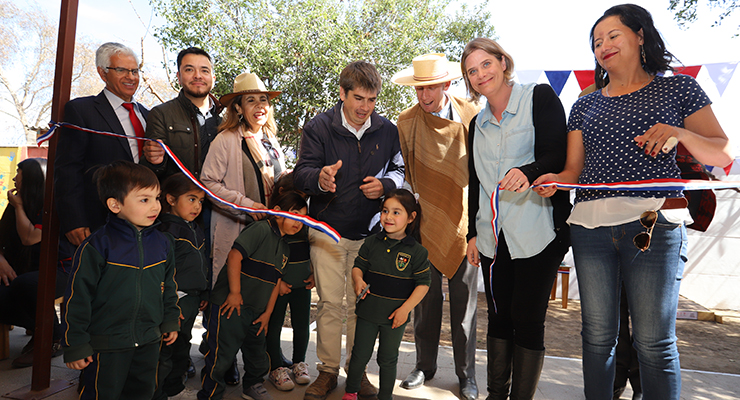 Vive Chile Rural inauguró patio de juegos chilenos en la Escuela 