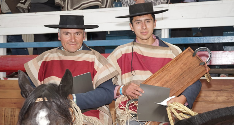 Santa Elba ganó una reñida Serie Yeguas y sumó una nueva collera para El Chileno