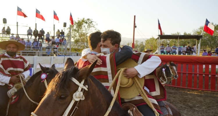 Los hermanos Trivelli bailaron la cueca más alegre de Fiestas Patrias tras ganar el Rodeo del Club Independencia