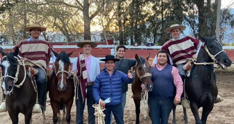Carril y Sánchez lograron victoria de dulce y agraz en Interclubes de San Francisco de Mostazal