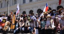 Mujeres marcharon por Santiago con la firme convicción de proteger las tradiciones Mujeres marcharon por Santiago con la firme convicción de proteger las tradiciones
