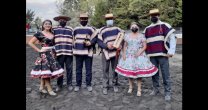 Camión y carro llenos para el equipo de Peleco Camión y carro llenos para el equipo de Peleco