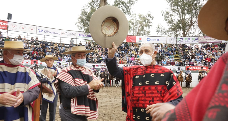 El emblema corralero Gastón Salazar Correa recibió un merecido reconocimiento en San Clemente