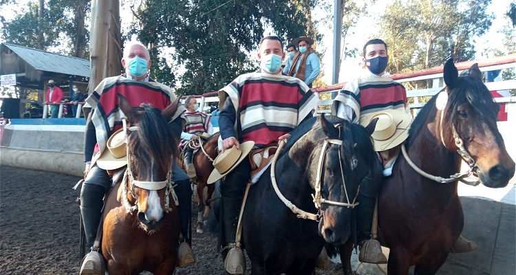 Los Moreno lucieron a las yeguas finalistas en el rodeo del Club San Alberto