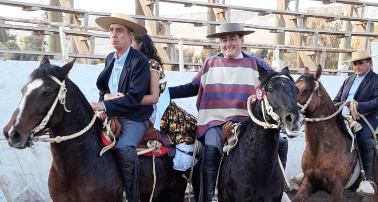 Humberto Vidal viajó desde Aysén para ganar el Rodeo de Arica junto a Andrés Bu-Antún