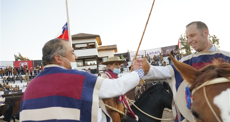 Palmas de Peñaflor festejó en el inicio de la Temporada Grande en Santiago Sur