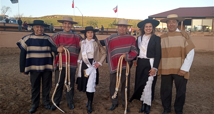 Agua de los Campos y Maquena se llevó los honores en la inauguración de la Medialuna de Casas de Tongoy