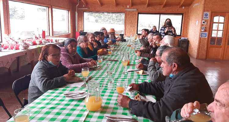 Club Frutillar realizó valiosa actividad de vinculación con adultos mayores