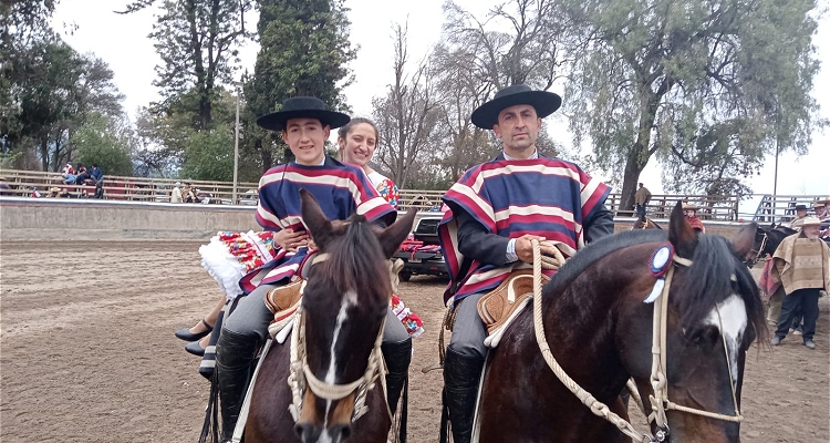 Los Cornejo lograron sólida presentación en rodeo de Rancagua Santa Elena