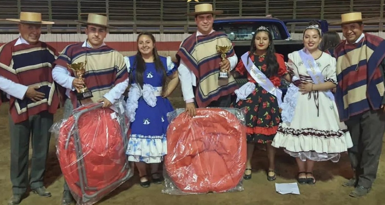 Diego Navea y José Abarca celebraron de inicio a fin y completaron en Los Valientes de Nos