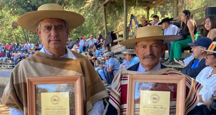 Pablo Quiroz y Patricio Pérez recibieron aplaudido homenaje en Cauquenes