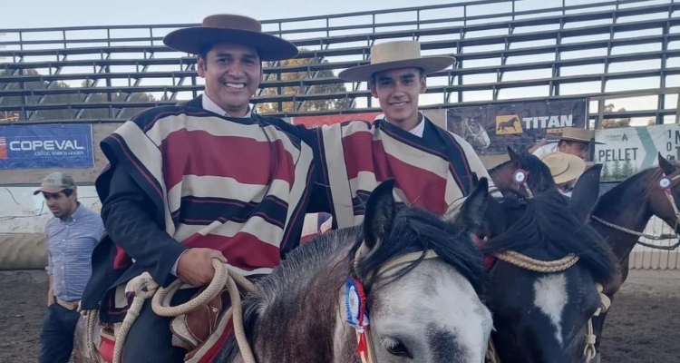 Benjamín Padilla ganó su primer rodeo junto a su padre Víctor