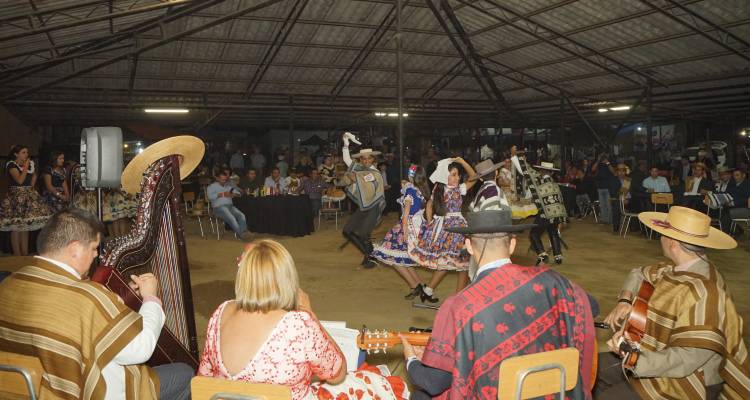 Melipilla dio la bienvenida con cuecas a los participantes del Repechaje Centro-Norte