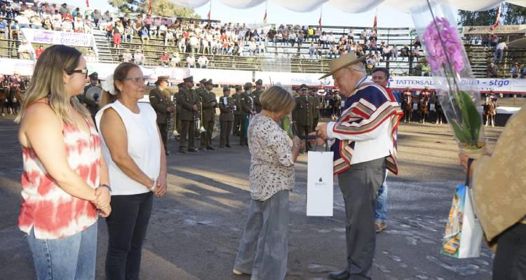 Melipilla inauguró su clasificatorio con homenaje a mujeres que colaboraron en la organización