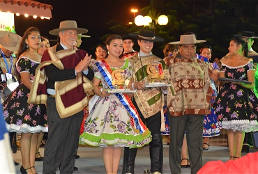 Los chilotes María Guaiquil y Walter Bahamondes ganaron el Campeonato Nacional de Cueca 2016