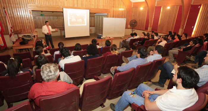 Alumnos de U. Austral participaron activamente en charla de Comisión Técnica de la Fed. de Criadores