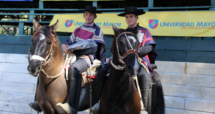 Tobar y Cornejo sorprendieron en su debut en el Universitario