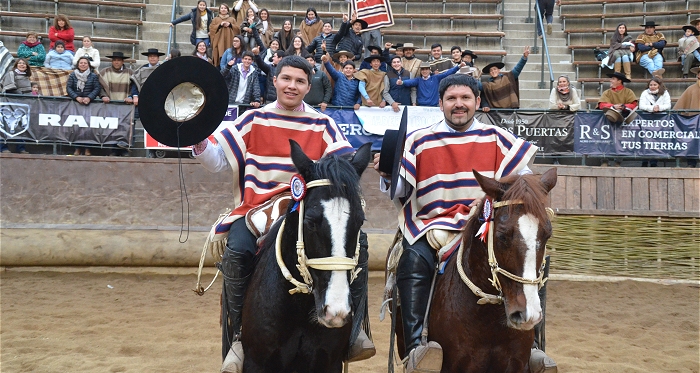 Leonel Reyes y Cristián Escobar ganaron IX Final de Rodeos Campesinos