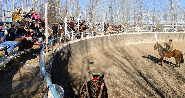 Luis Eduardo Cortés, con itinerario de Mendoza a Moscú