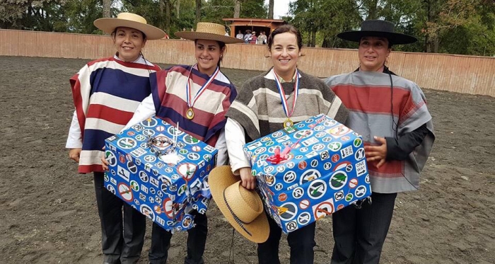 Josefina Easton y Camila Hernández ganaron rodeo femenino en Entre Lagos