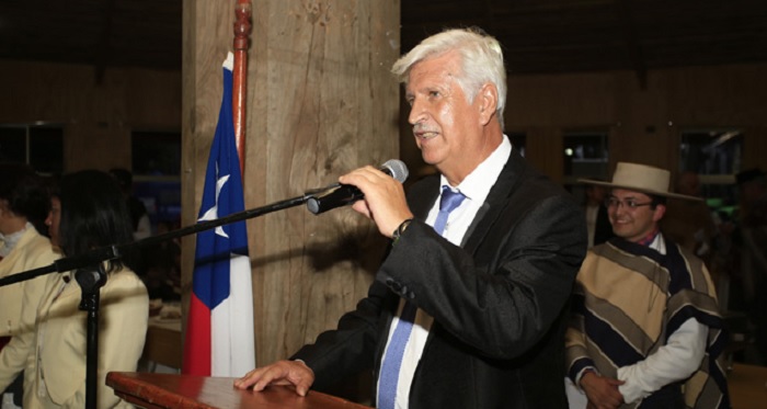 Alcalde anunció gestiones para instalar techo en la medialuna de Lautaro