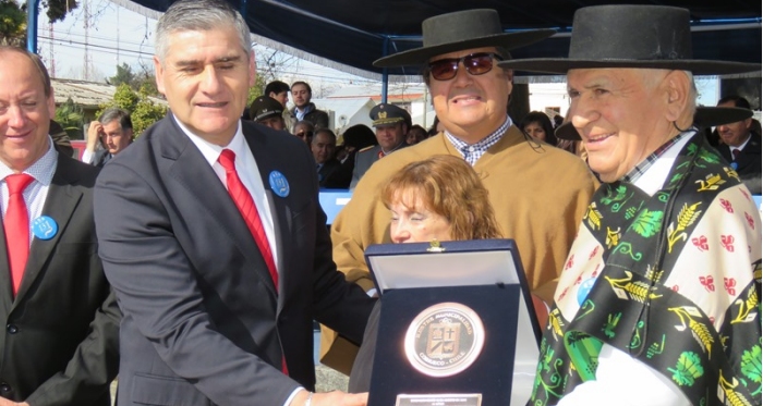 Dirigente fundador del Club de Rodeo Coihueco recibió merecido reconocimiento