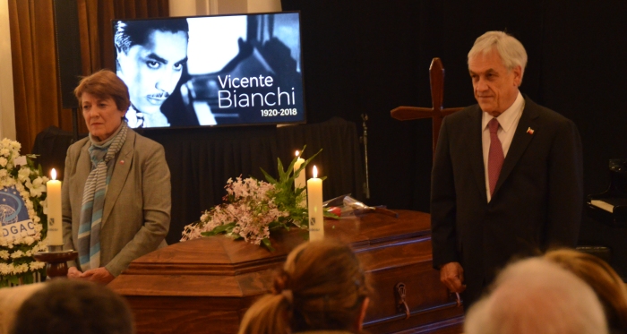 Presidente Sebastián Piñera y Club Gil Letelier rindieron honores en velatorio de Vicente Bianchi
