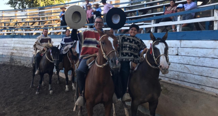 La familia disfrutó con Serie Promocional en rodeo del Club Monte Patria