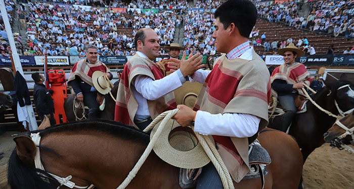 Doña Dominga y el premio para el Champion de Chile: 