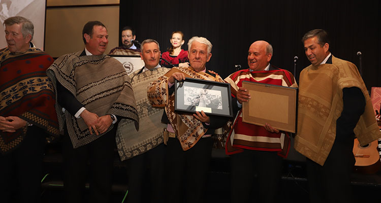 Guillermo Trivelli y su premio junto a Leonel Quintana: Lo recibimos con emoción y alegría