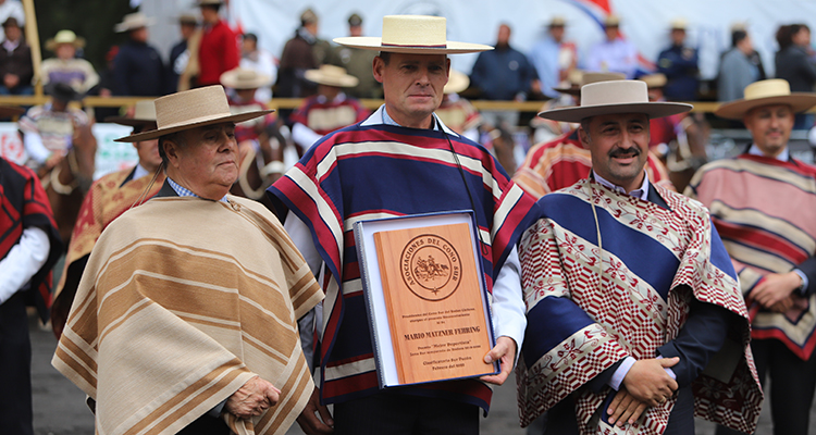 Zona Sur premió a su Cuadro de Honor 2019-2020 en la Medialuna de Pucón