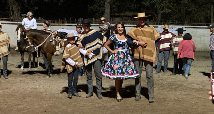 Las hermanas Berríos y la familia Figueroa celebraron en fiesta solidaria de Aculeo