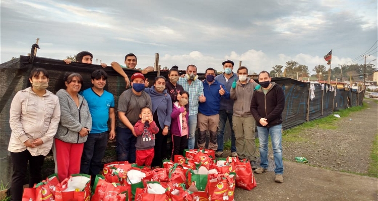 Los Magníficos entregan cajas y realizan ollas comunes para ayudar a la población más pobre de Osorno