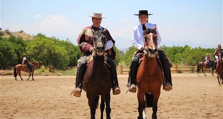 Marjorie Hermosilla vive la pandemia entre la angustia por la crisis y la alegría de estar con sus caballos