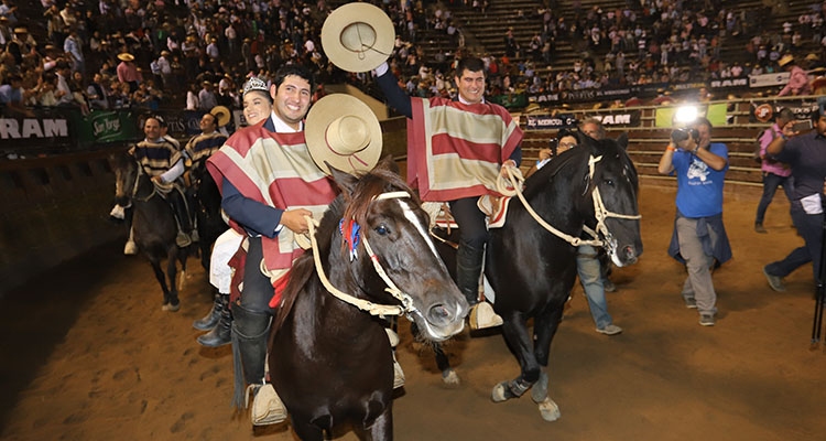 Campeones de Chile dan el ejemplo: Celebran en casa y se preparan para el retorno del rodeo