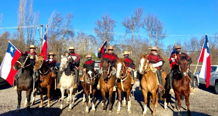 Familia Barros realizó una potente demostración de rodeo en el Colegio Los Olivos de Pirque